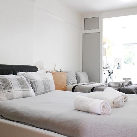Large Studio Garden Flat On Golders Green Road 伦敦 外观 照片