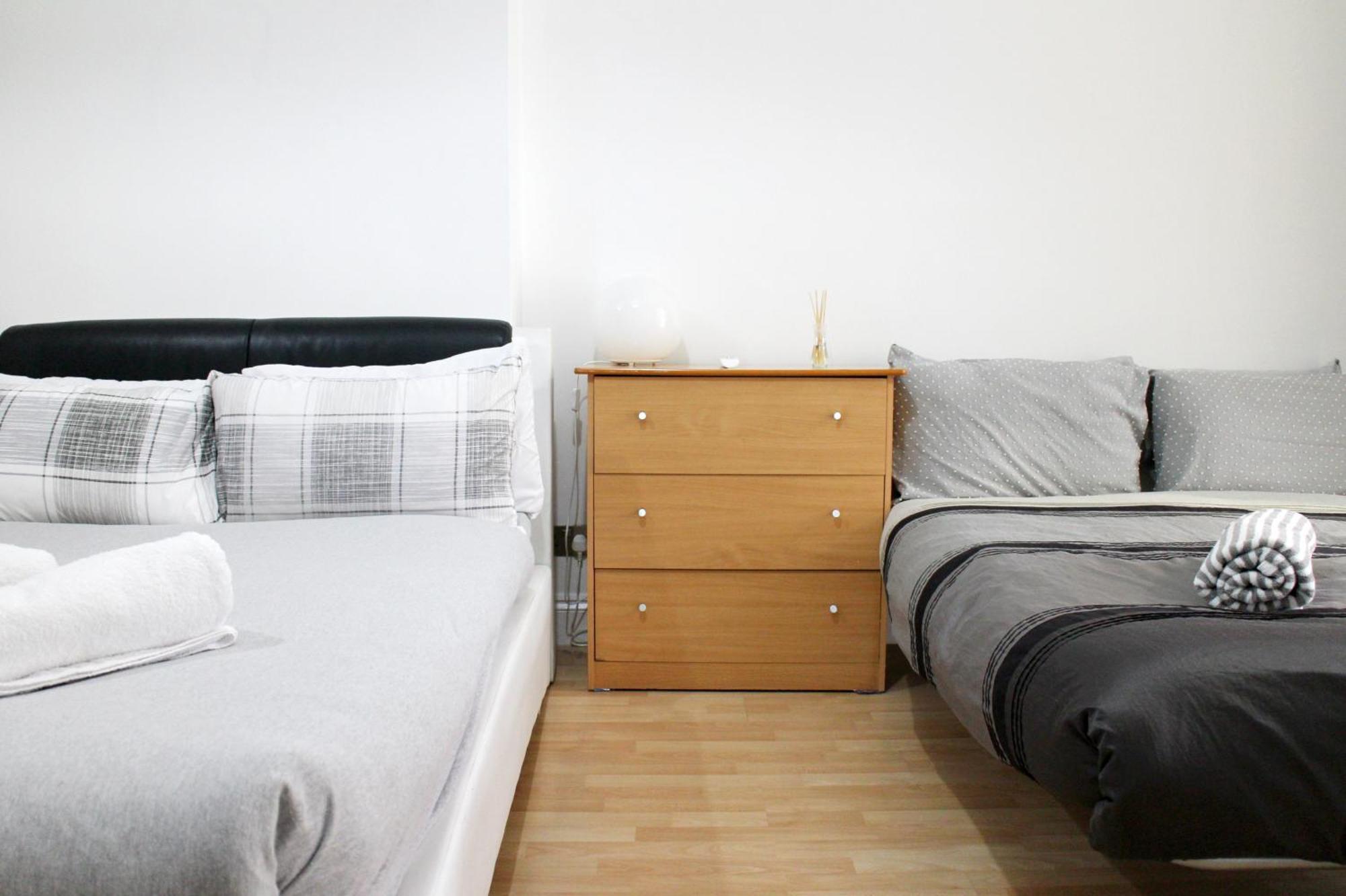 Large Studio Garden Flat On Golders Green Road 伦敦 外观 照片