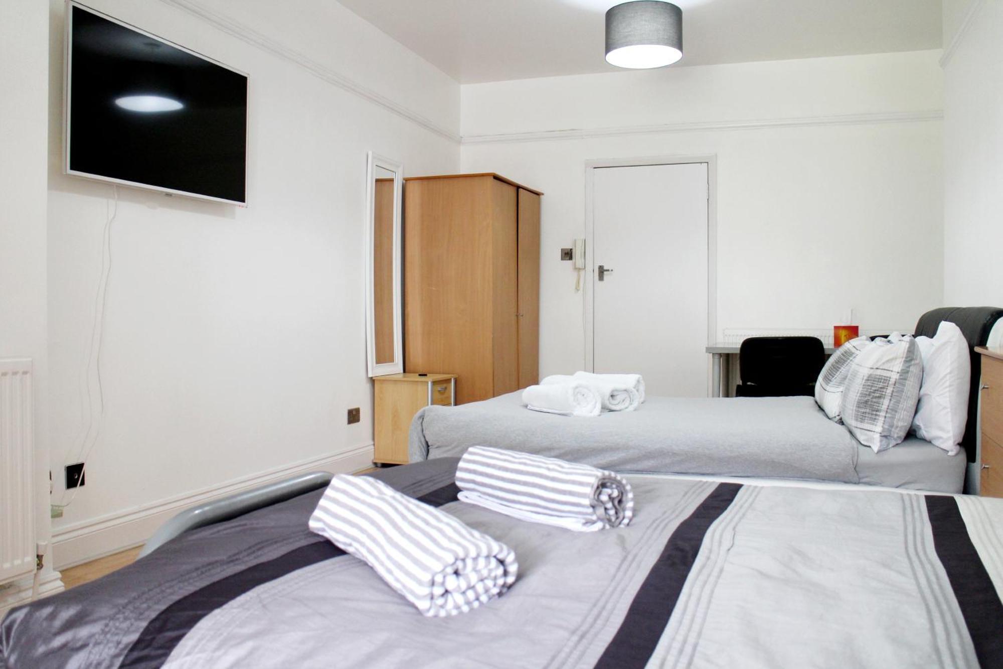 Large Studio Garden Flat On Golders Green Road 伦敦 外观 照片