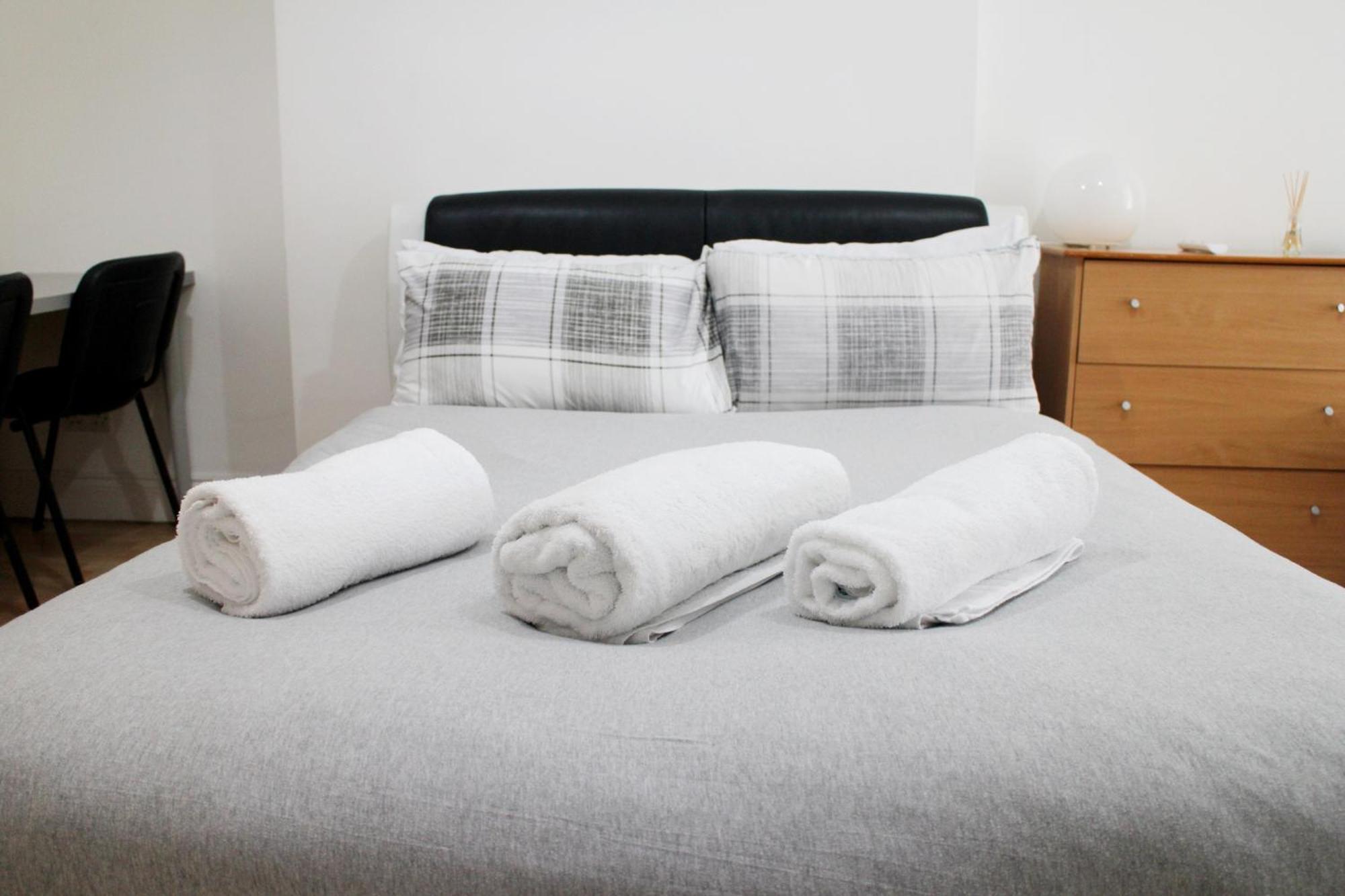 Large Studio Garden Flat On Golders Green Road 伦敦 外观 照片