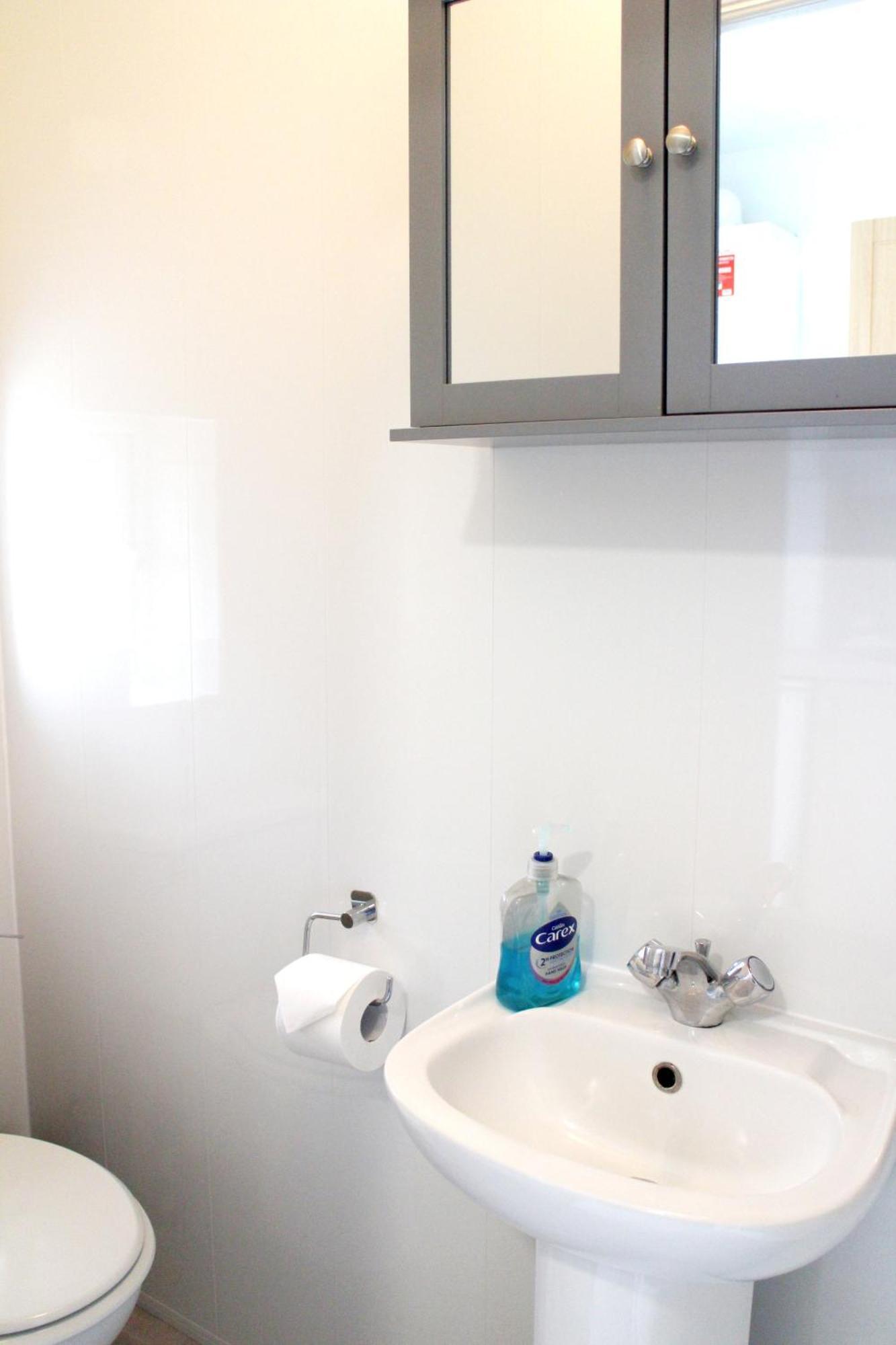 Large Studio Garden Flat On Golders Green Road 伦敦 外观 照片