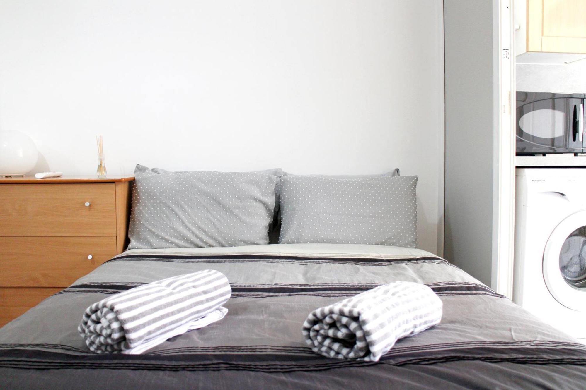 Large Studio Garden Flat On Golders Green Road 伦敦 外观 照片