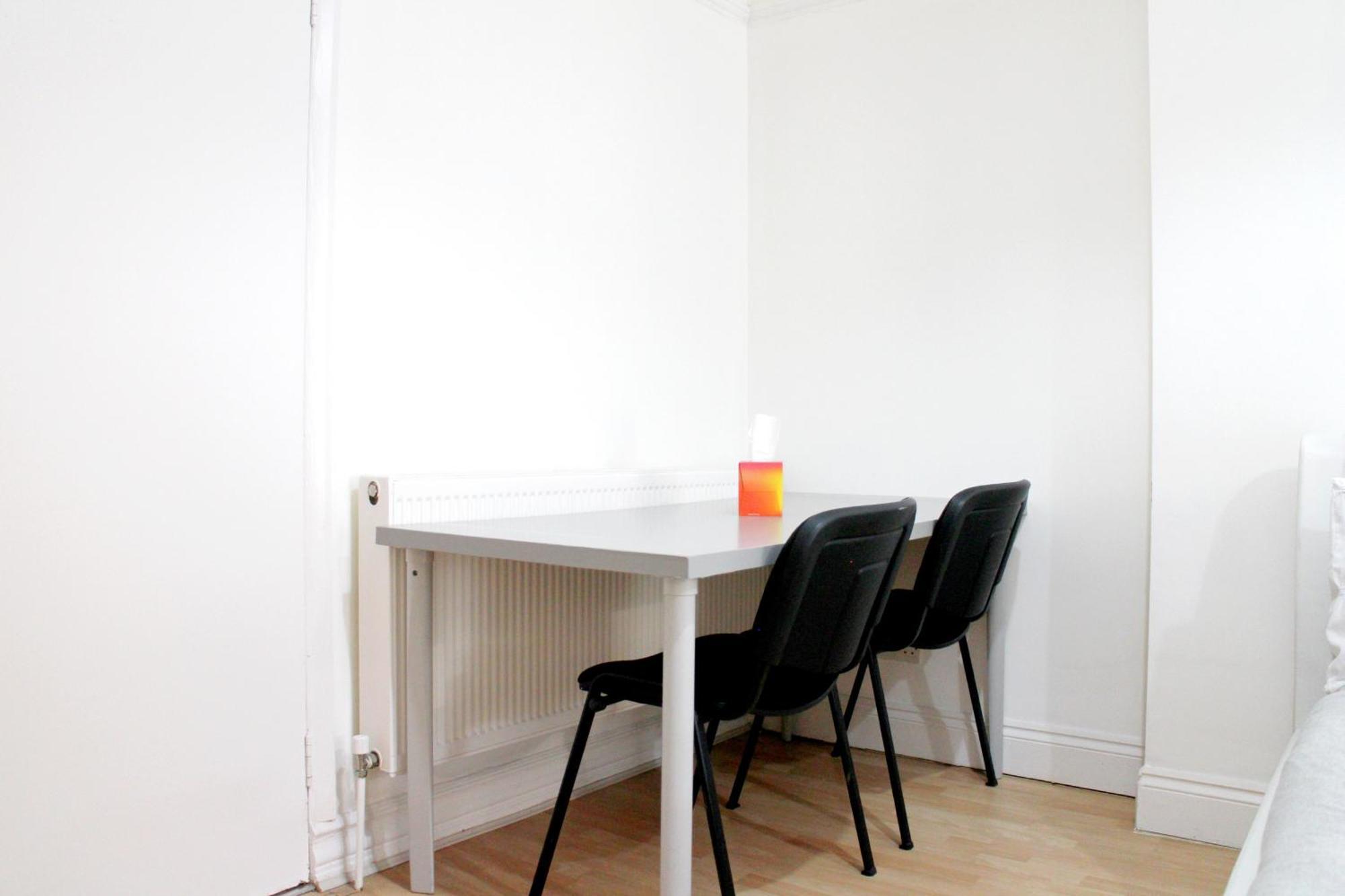 Large Studio Garden Flat On Golders Green Road 伦敦 外观 照片
