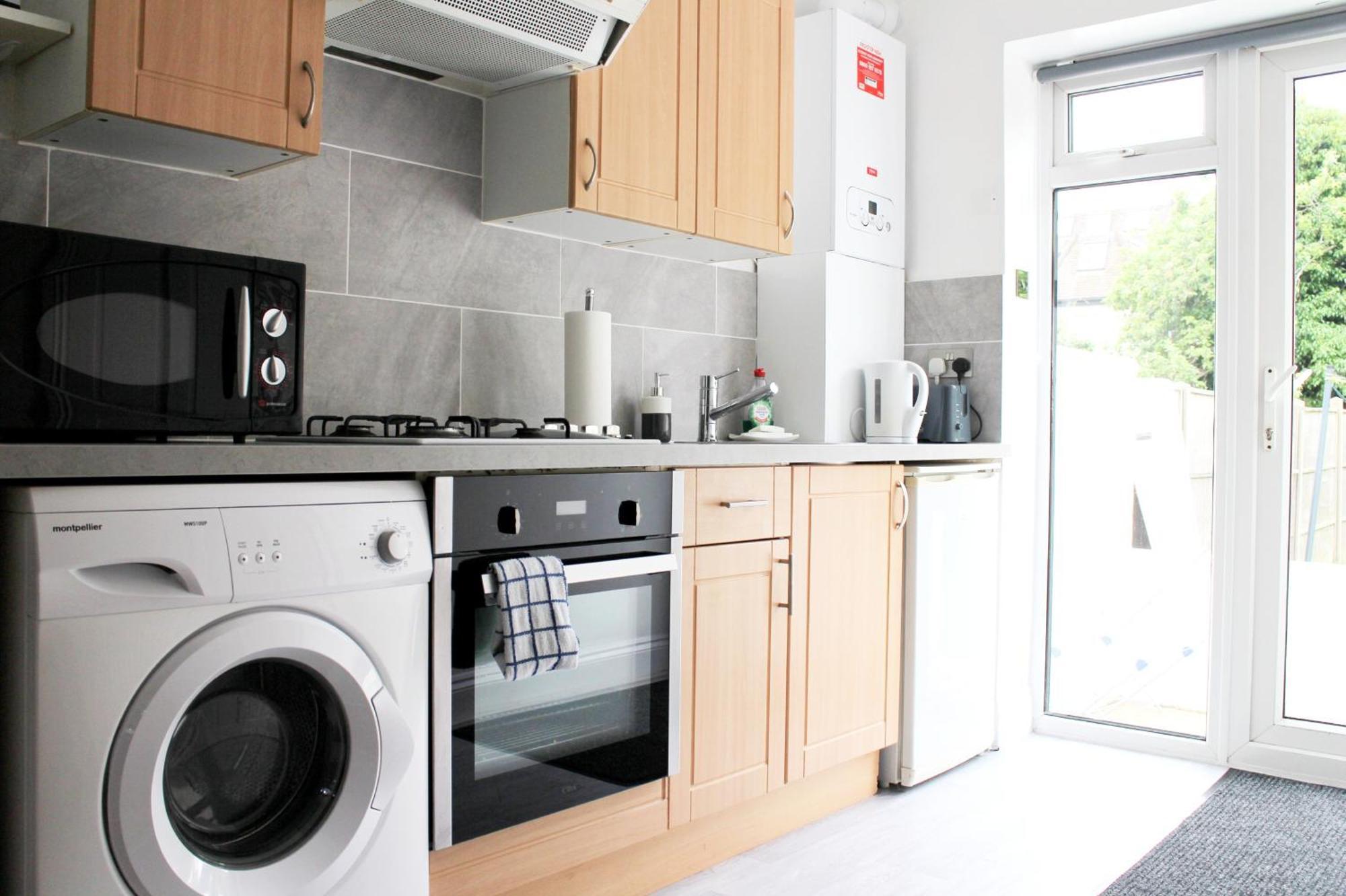 Large Studio Garden Flat On Golders Green Road 伦敦 外观 照片